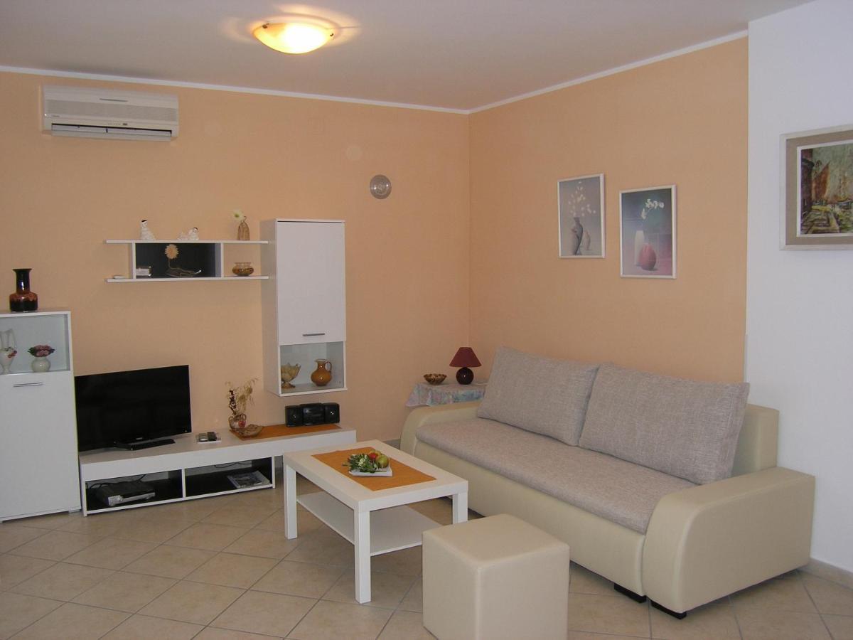 Apartments Biljana For Relaxing Holidays In Baska Exterior photo